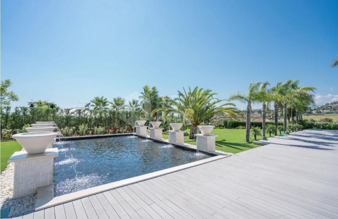 Incredible Mansion of 8 rooms with Tennis, Spa, Cinema and Private Gym