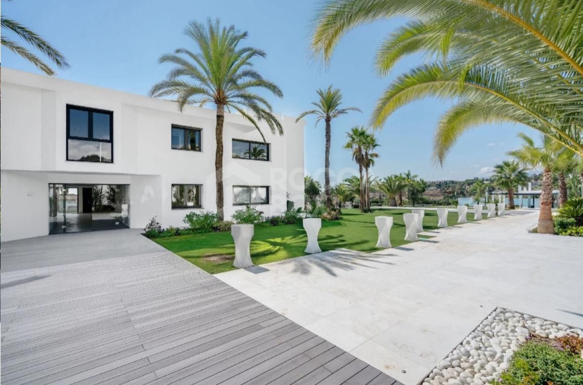 Incredible Mansion of 8 rooms with Tennis, Spa, Cinema and Private Gym