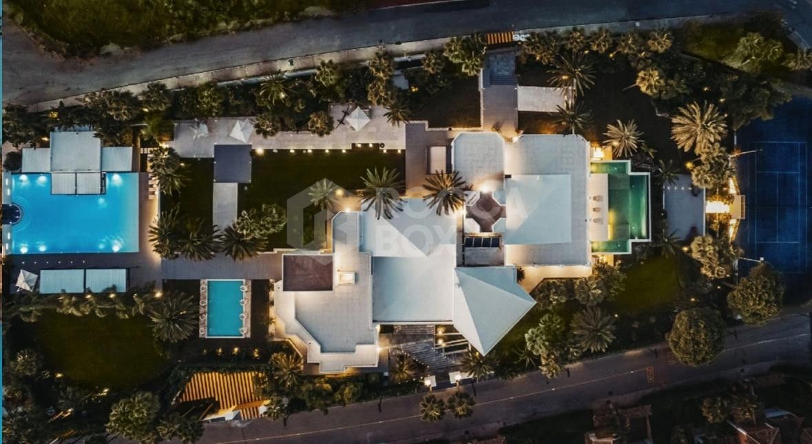 Incredible Mansion of 8 rooms with Tennis, Spa, Cinema and Private Gym