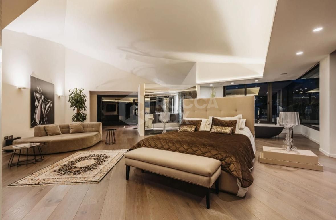 Incredible Mansion of 8 rooms with Tennis, Spa, Cinema and Private Gym