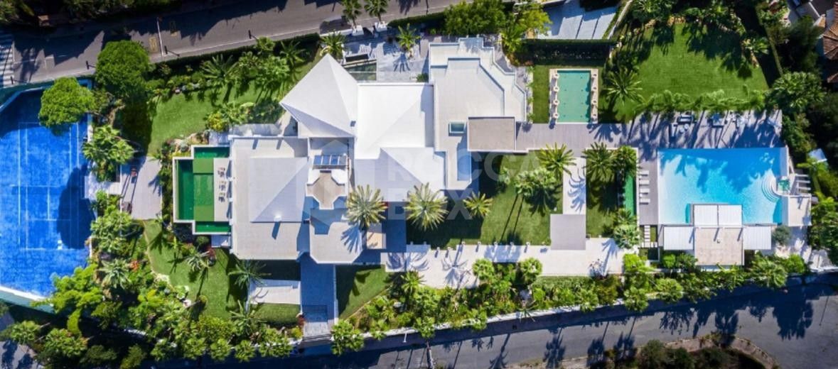 Incredible Mansion of 8 rooms with Tennis, Spa, Cinema and Private Gym