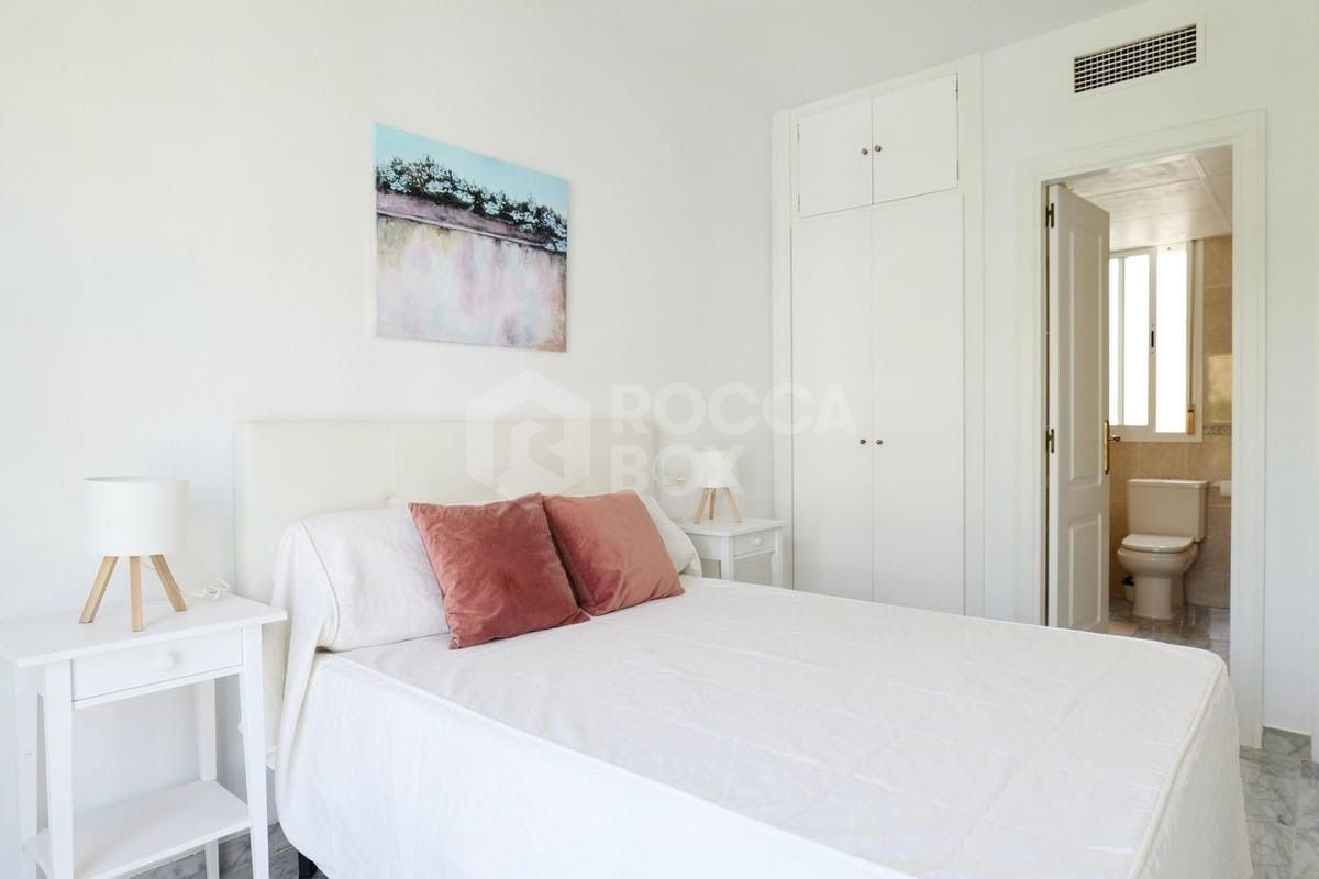 Bright 2 Bedroom Apartment in Alcazaba, Puerto Banus