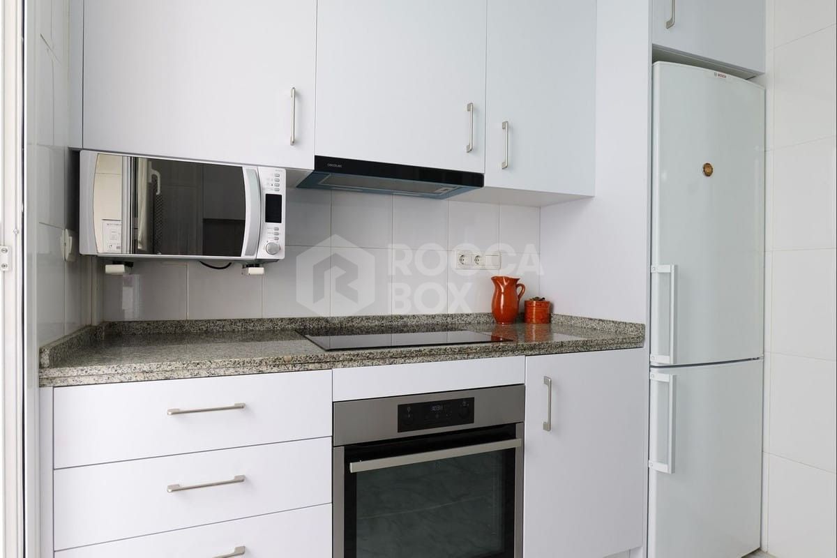 Bright 2 Bedroom Apartment in Alcazaba, Puerto Banus