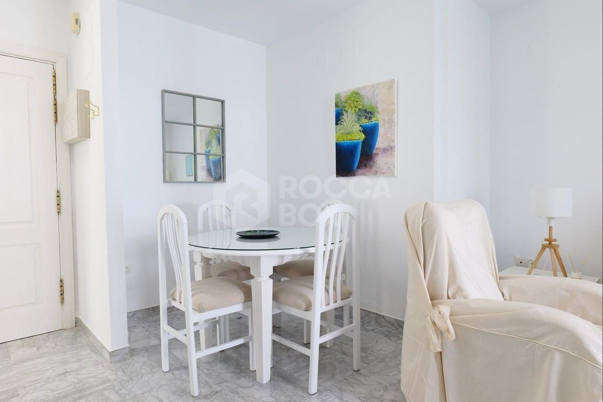 Bright 2 Bedroom Apartment in Alcazaba, Puerto Banus