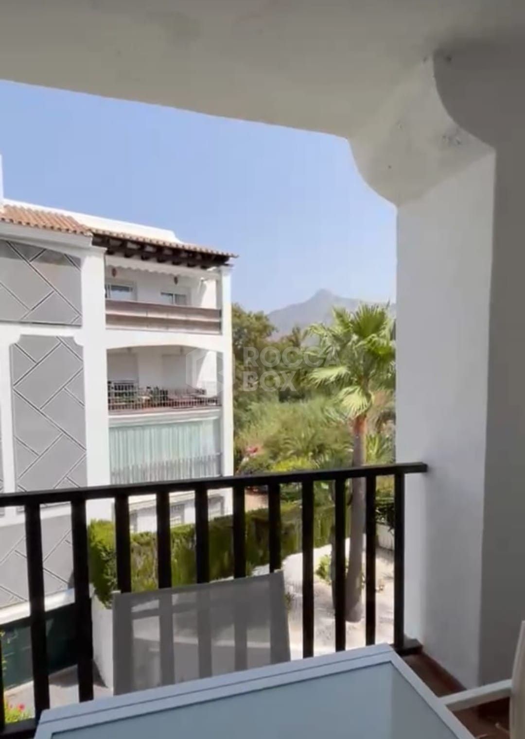 Bright 2 Bedroom Apartment in Alcazaba, Puerto Banus