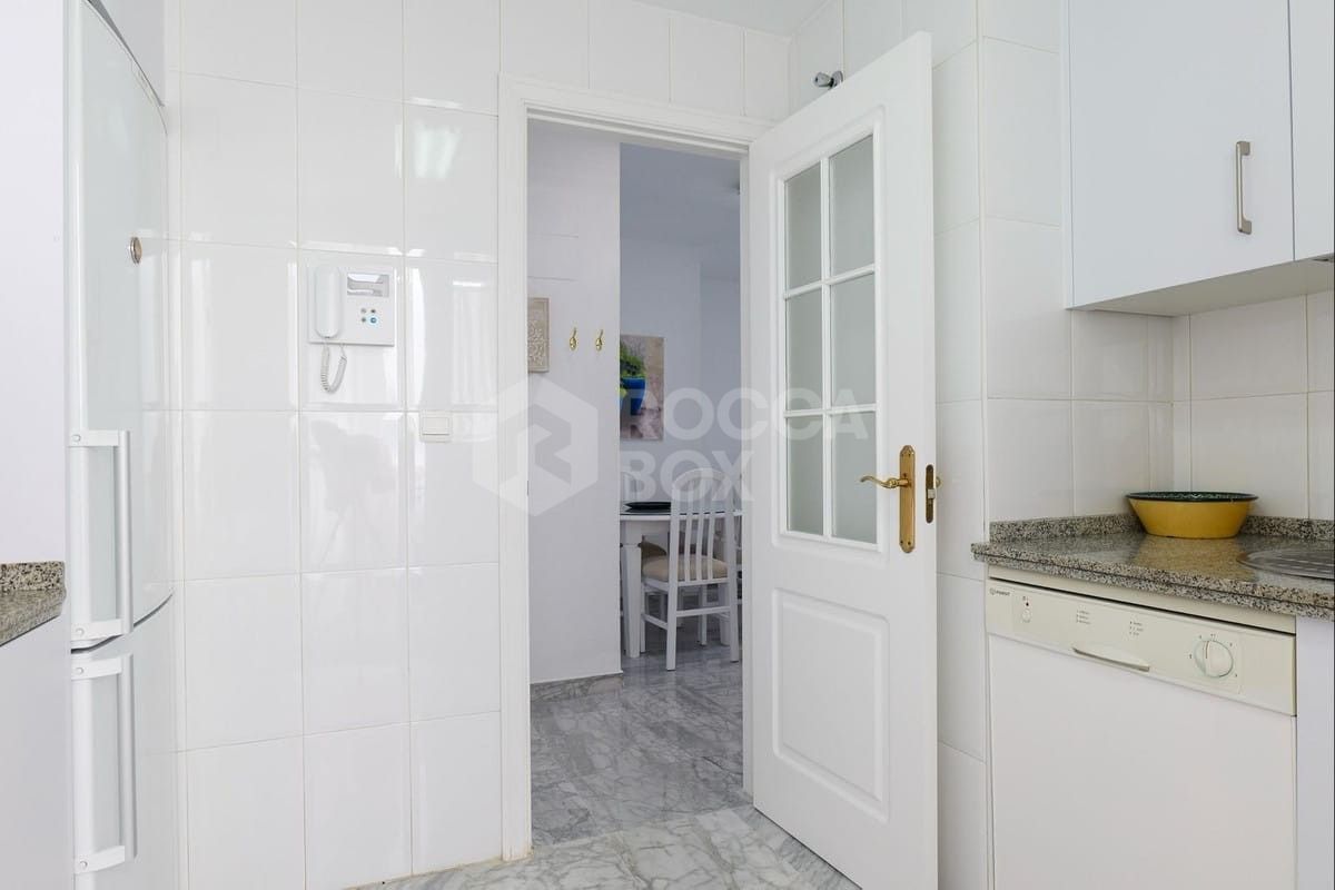 Bright 2 Bedroom Apartment in Alcazaba, Puerto Banus