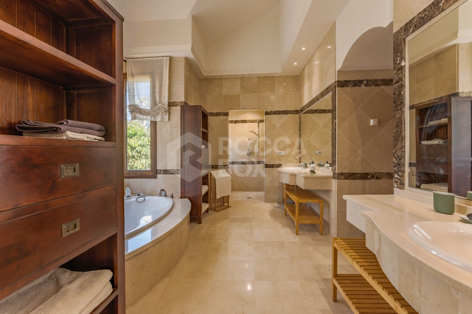 Andalusian-Style Villa with Six Bedrooms in A Prime Location