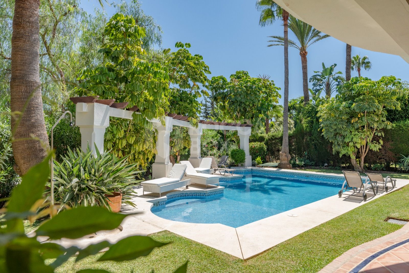 Andalusian-Style Villa with Six Bedrooms in A Prime Location