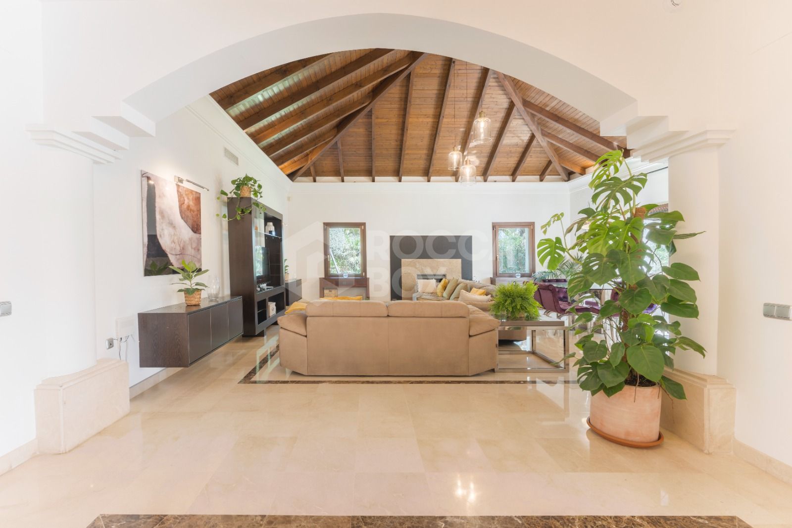 Andalusian-Style Villa with Six Bedrooms in A Prime Location