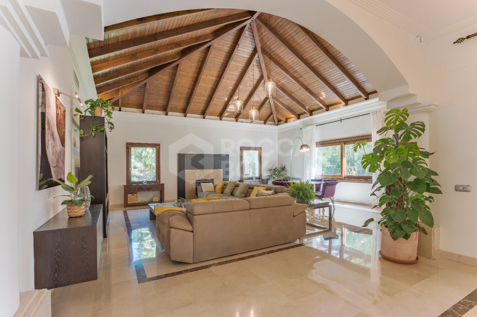 Andalusian-Style Villa with Six Bedrooms in A Prime Location