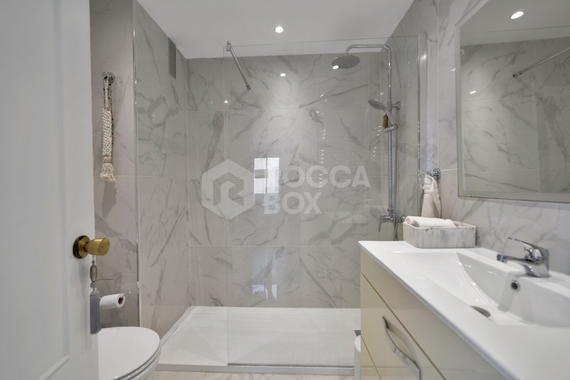 Modern Apartment with Bright Interiors in Riviera del Sol