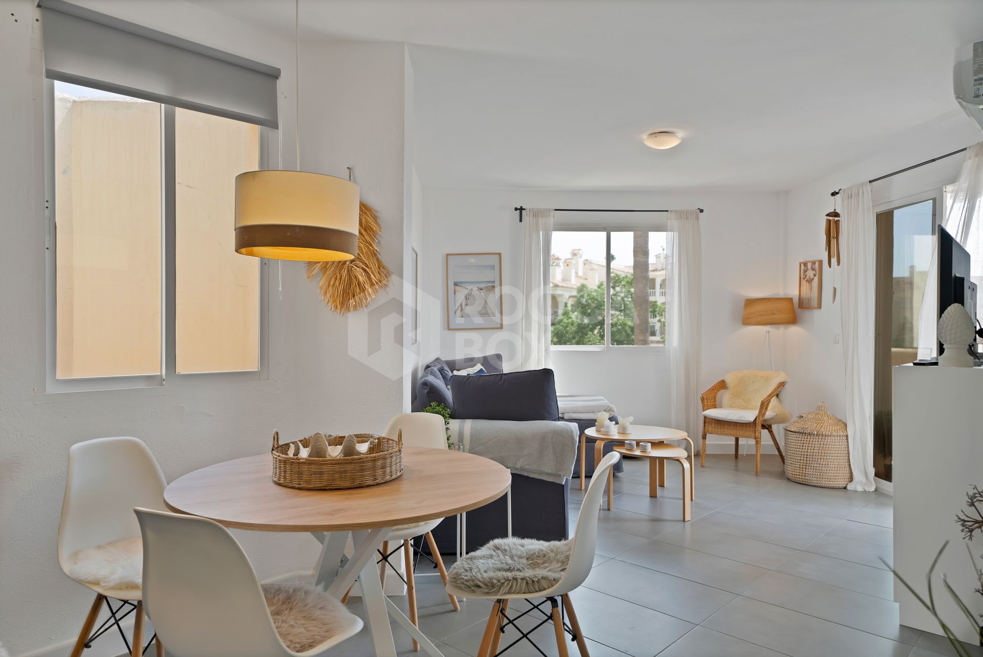 Modern Apartment with Bright Interiors in Riviera del Sol