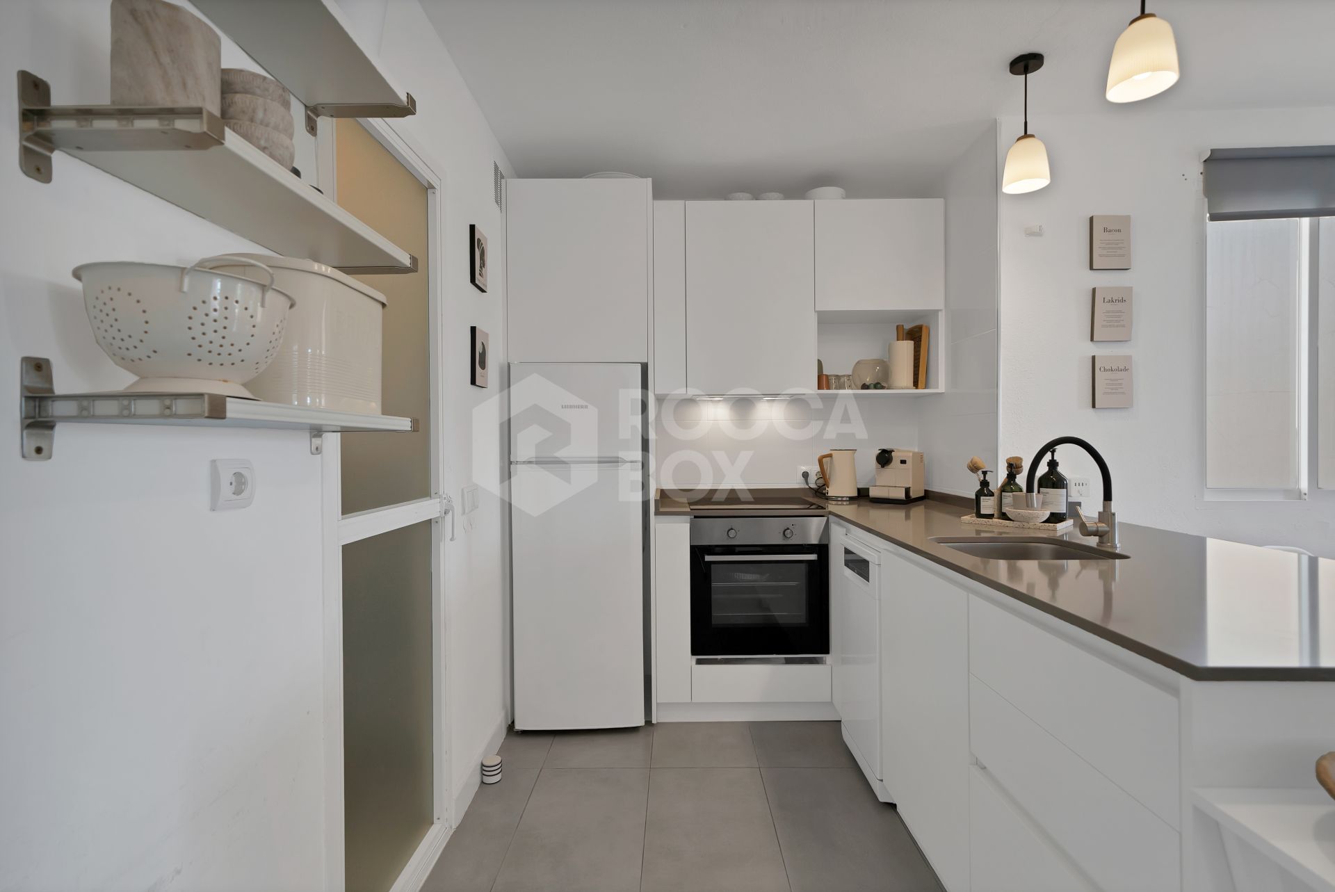 Modern Apartment with Bright Interiors in Riviera del Sol