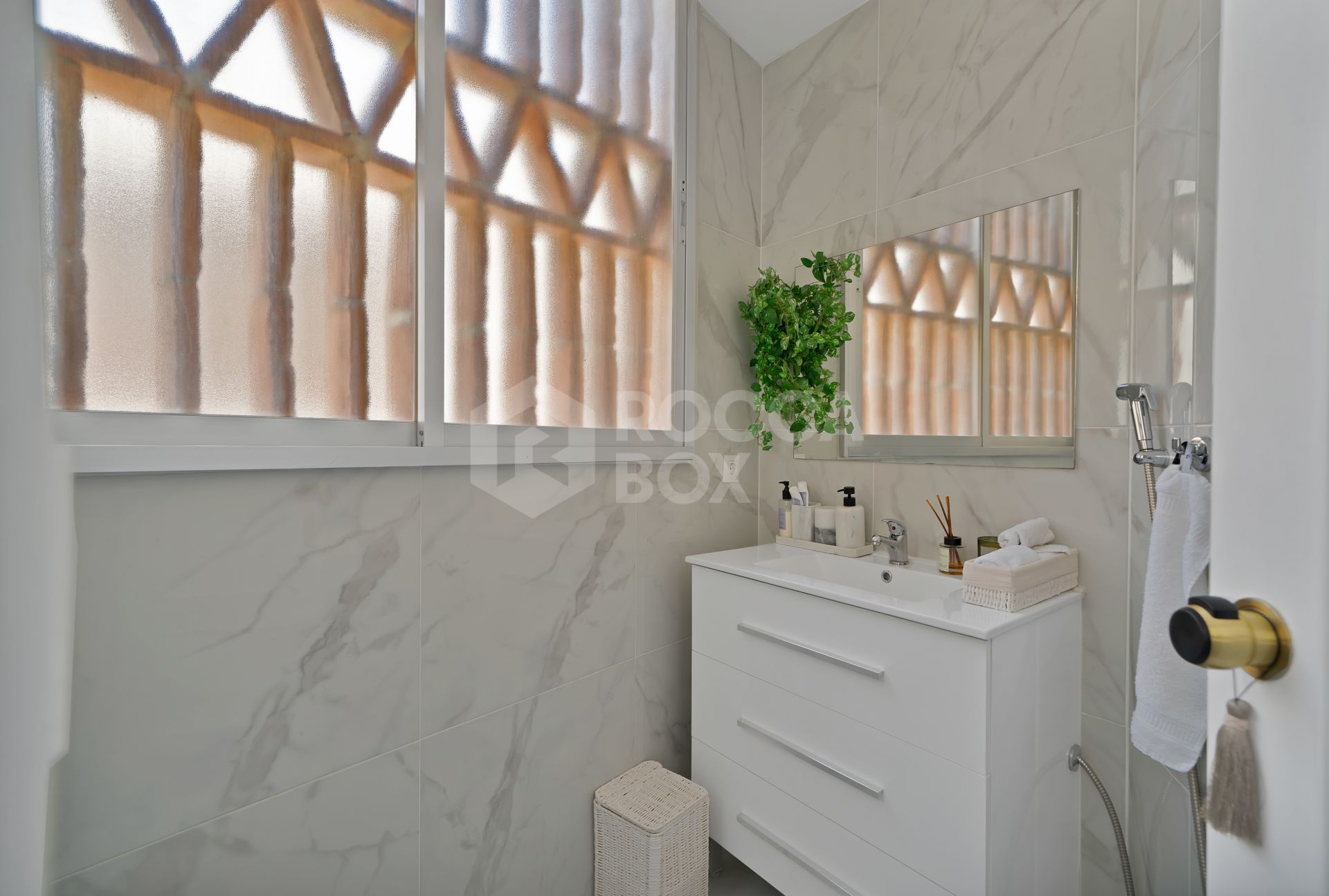 Modern Apartment with Bright Interiors in Riviera del Sol