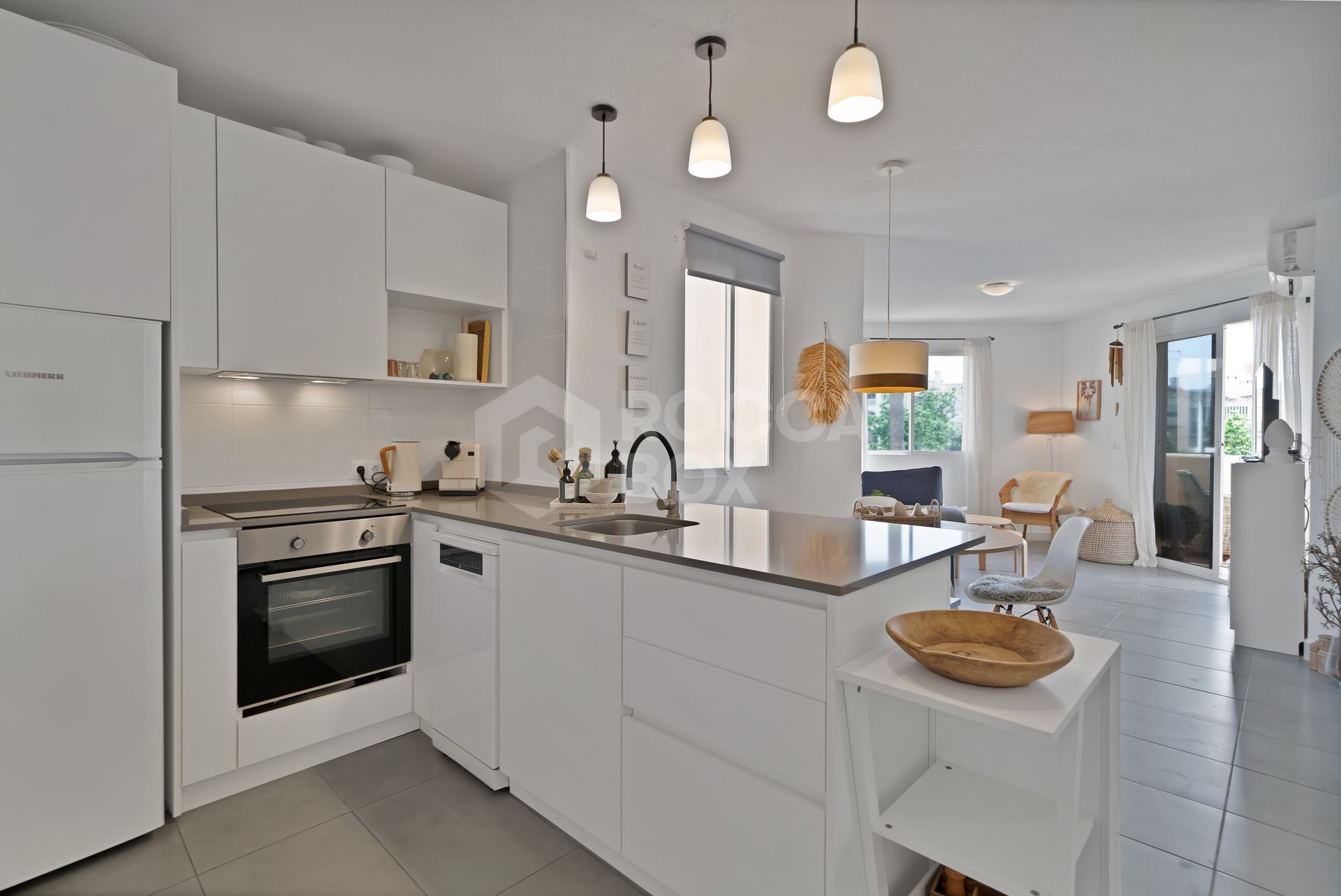 Modern Apartment with Bright Interiors in Riviera del Sol