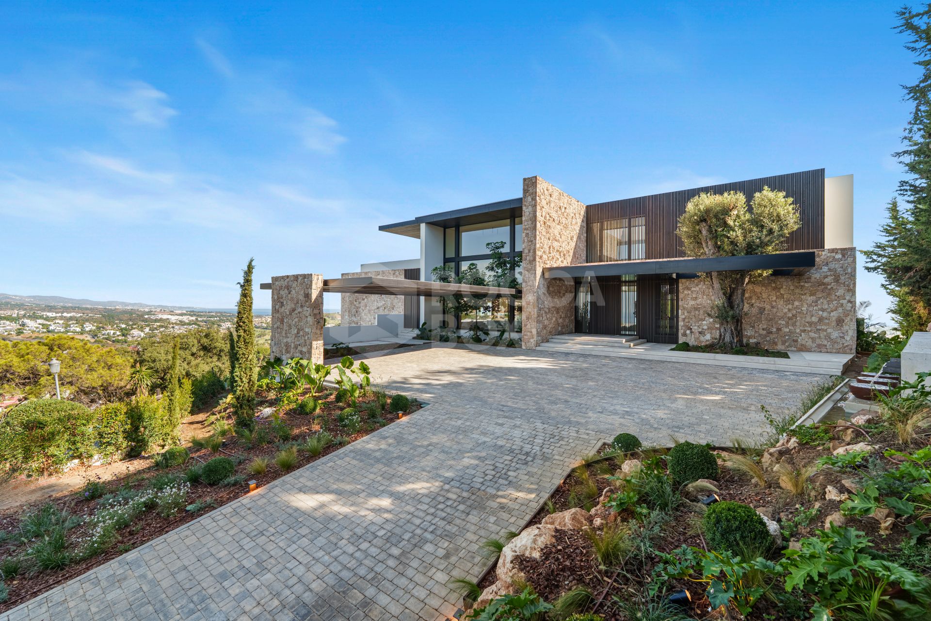 Architectural Masterpiece with Panoramic Views and Resort-Style Luxury