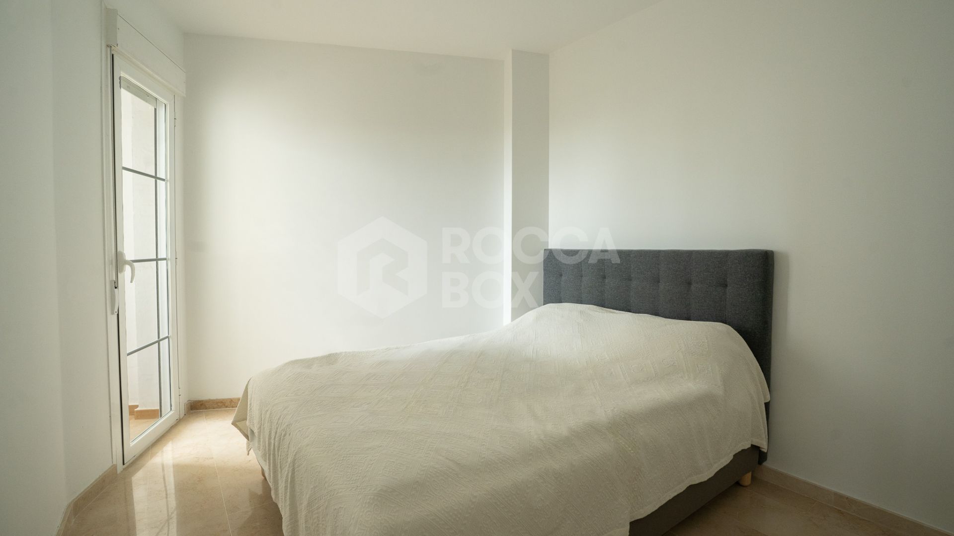 Elegant New-Build Apartment with Sea Views – 3 Bedrooms