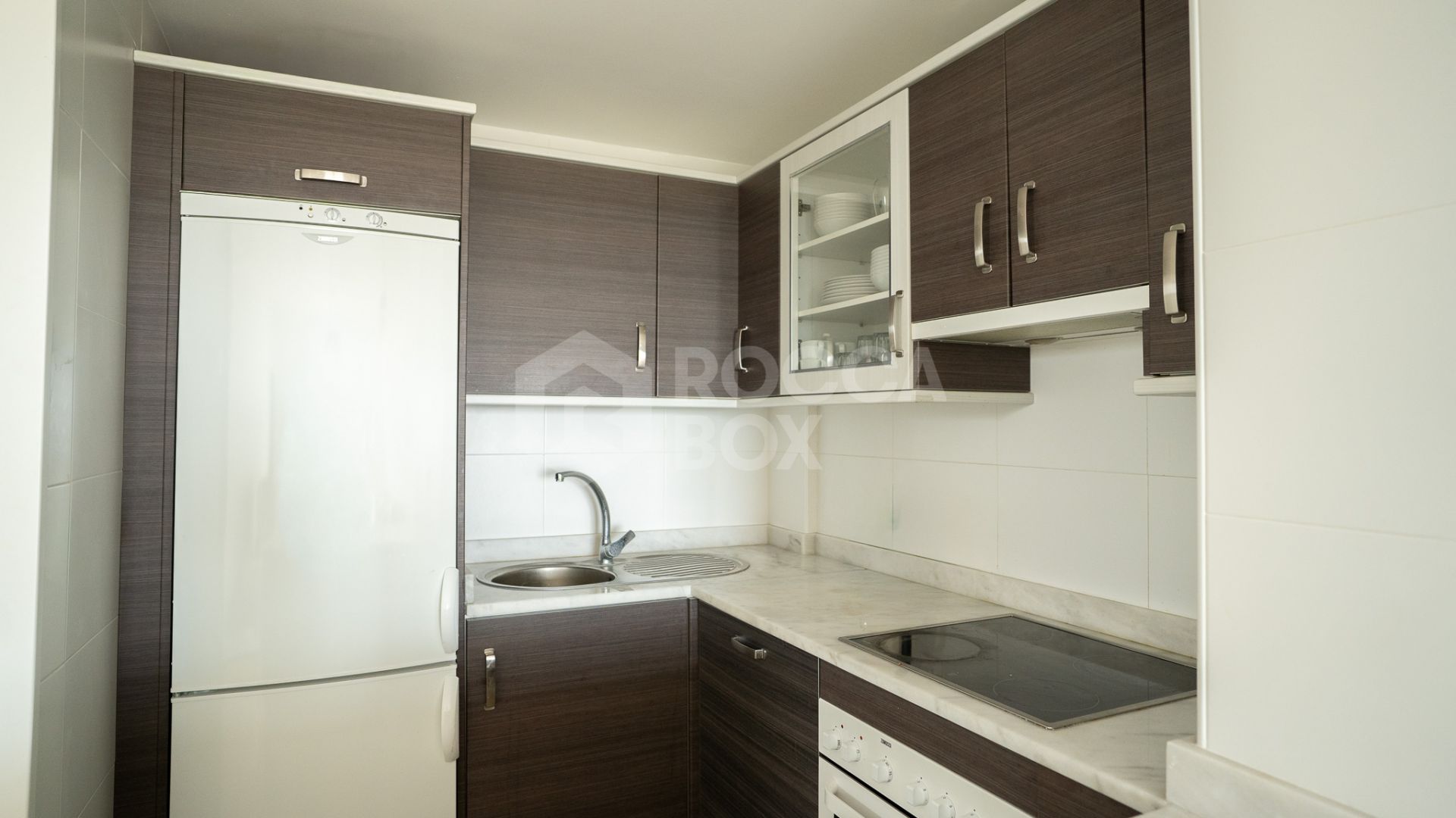 Elegant New-Build Apartment with Sea Views – 3 Bedrooms