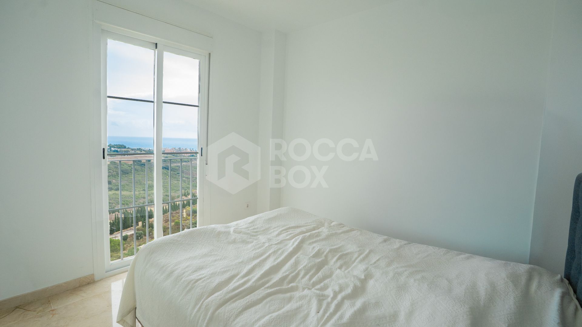 Elegant New-Build Apartment with Sea Views – 3 Bedrooms