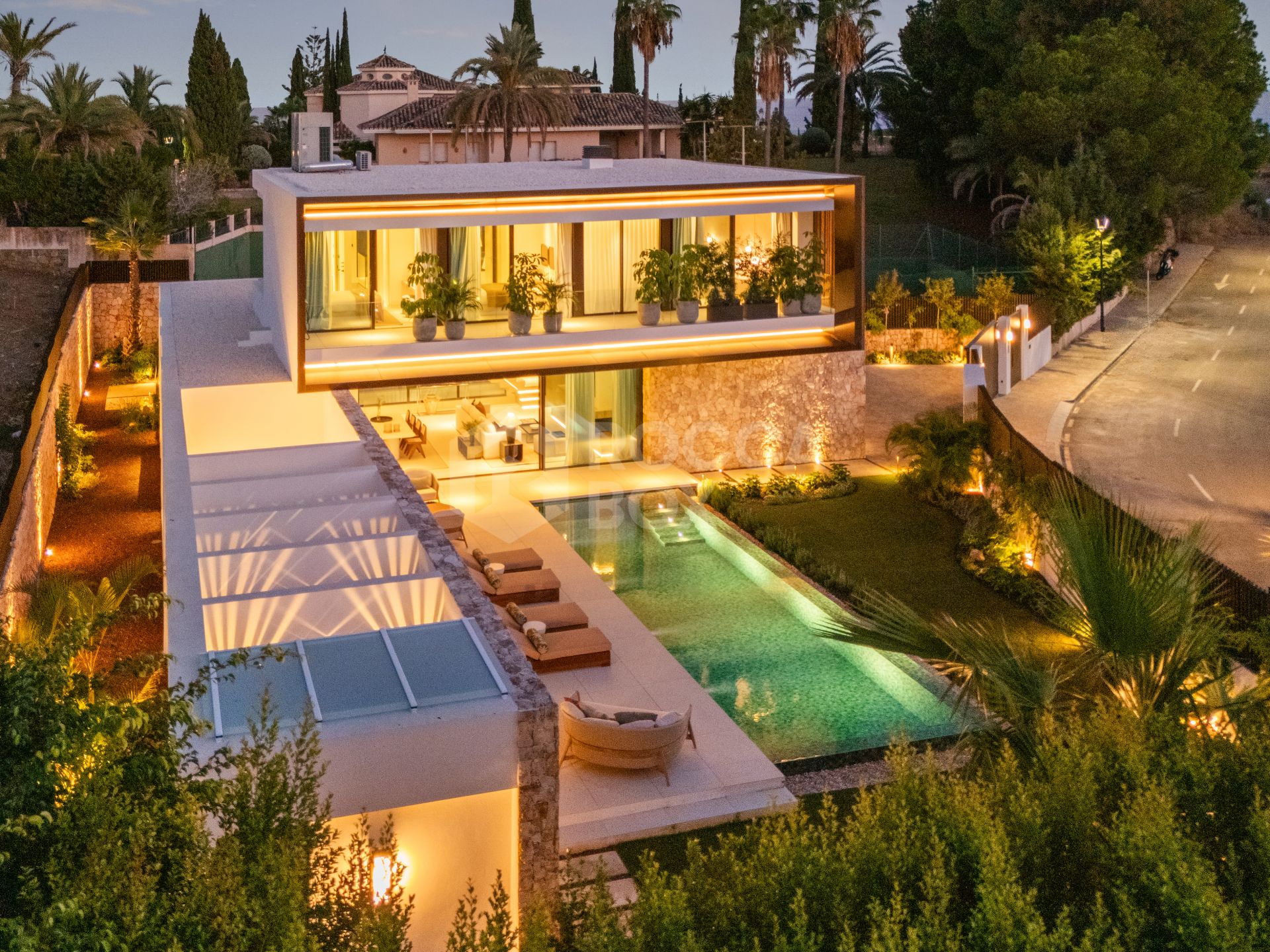 Modern Architectural Villa Surrounded by Nature’s Serenity