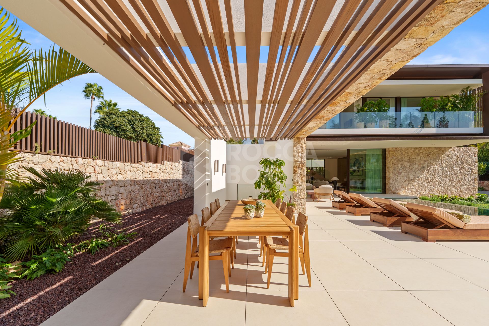 Modern Architectural Villa Surrounded by Nature’s Serenity