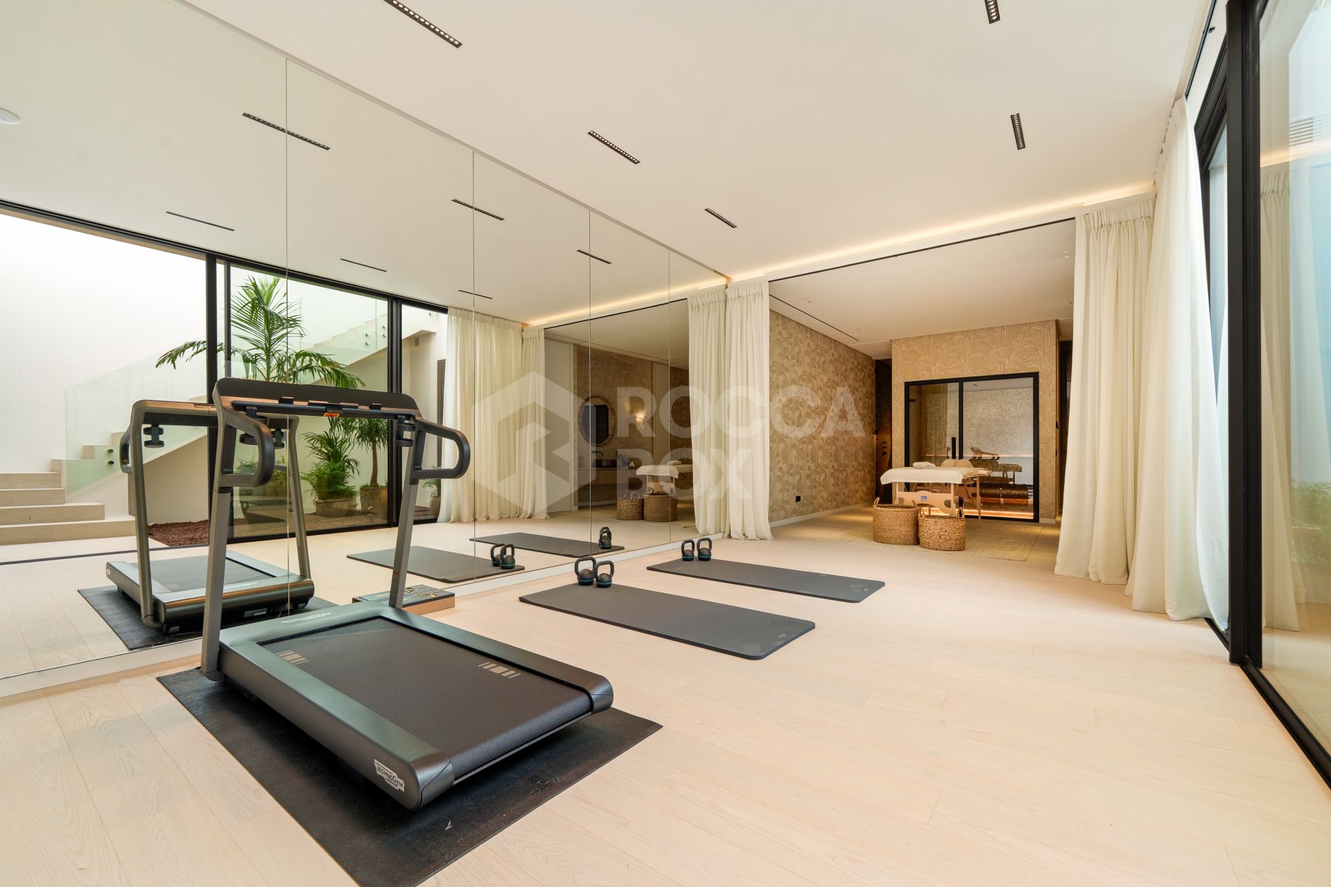 Modern Architectural Villa Surrounded by Nature’s Serenity