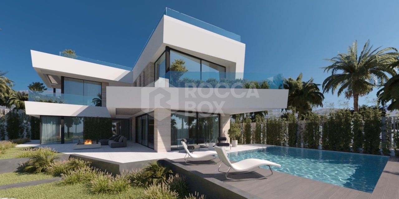 Luxury 5-Bedroom Villa Just 200 Meters from the Beach in Calahonda