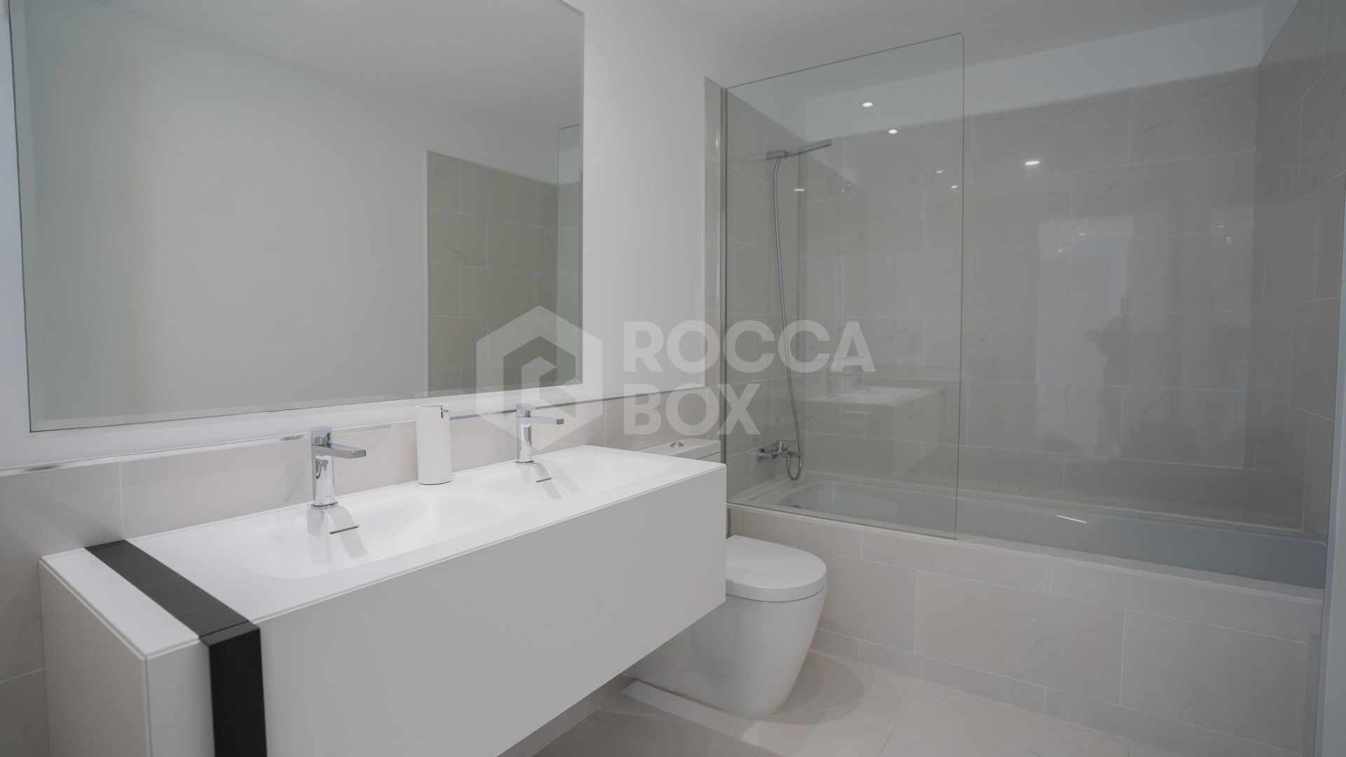 Spacious 4-Bedroom Duplex Apartment with Stunning Views Near Benahavis