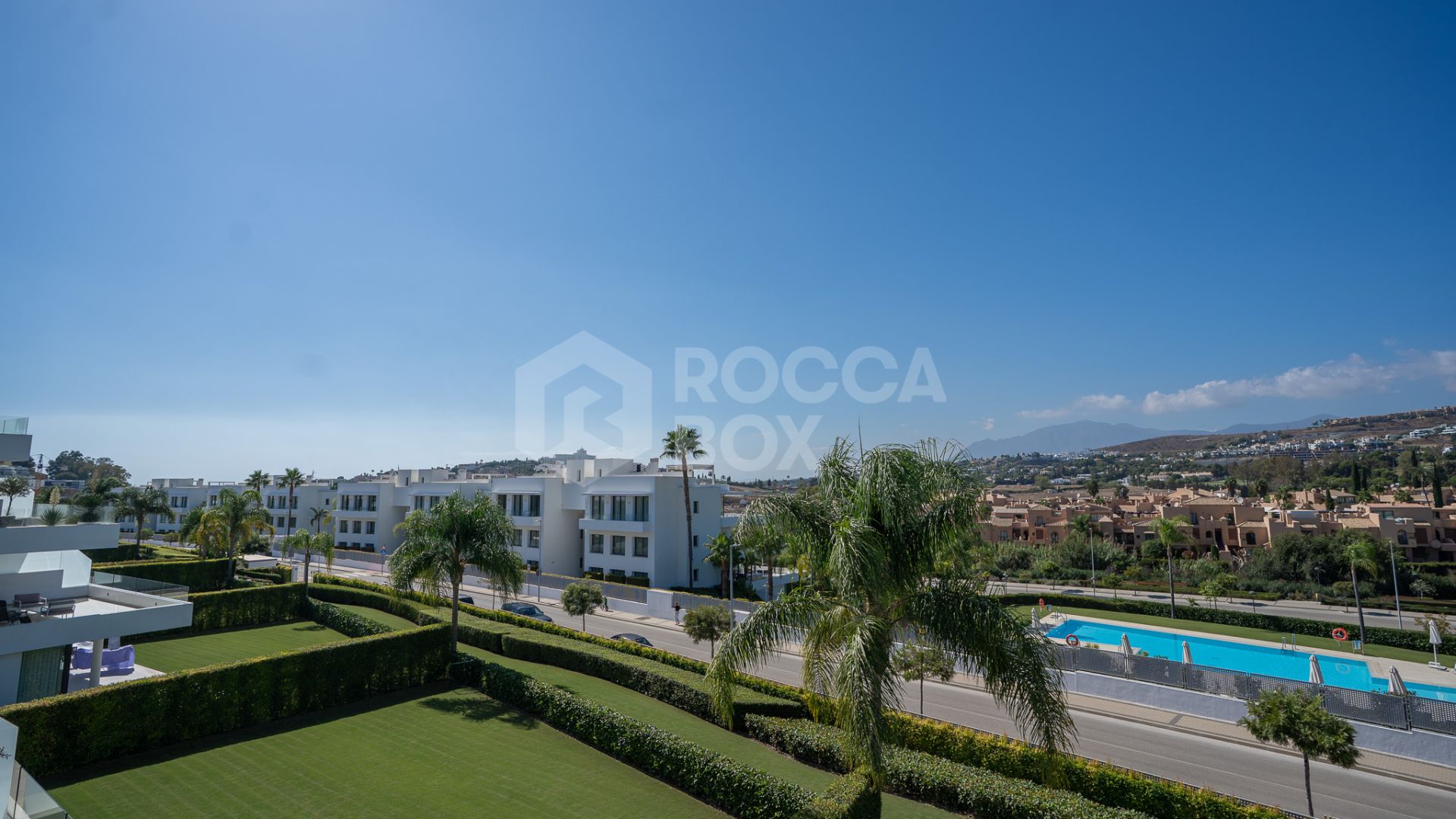 Spacious 4-Bedroom Duplex Apartment with Stunning Views Near Benahavis