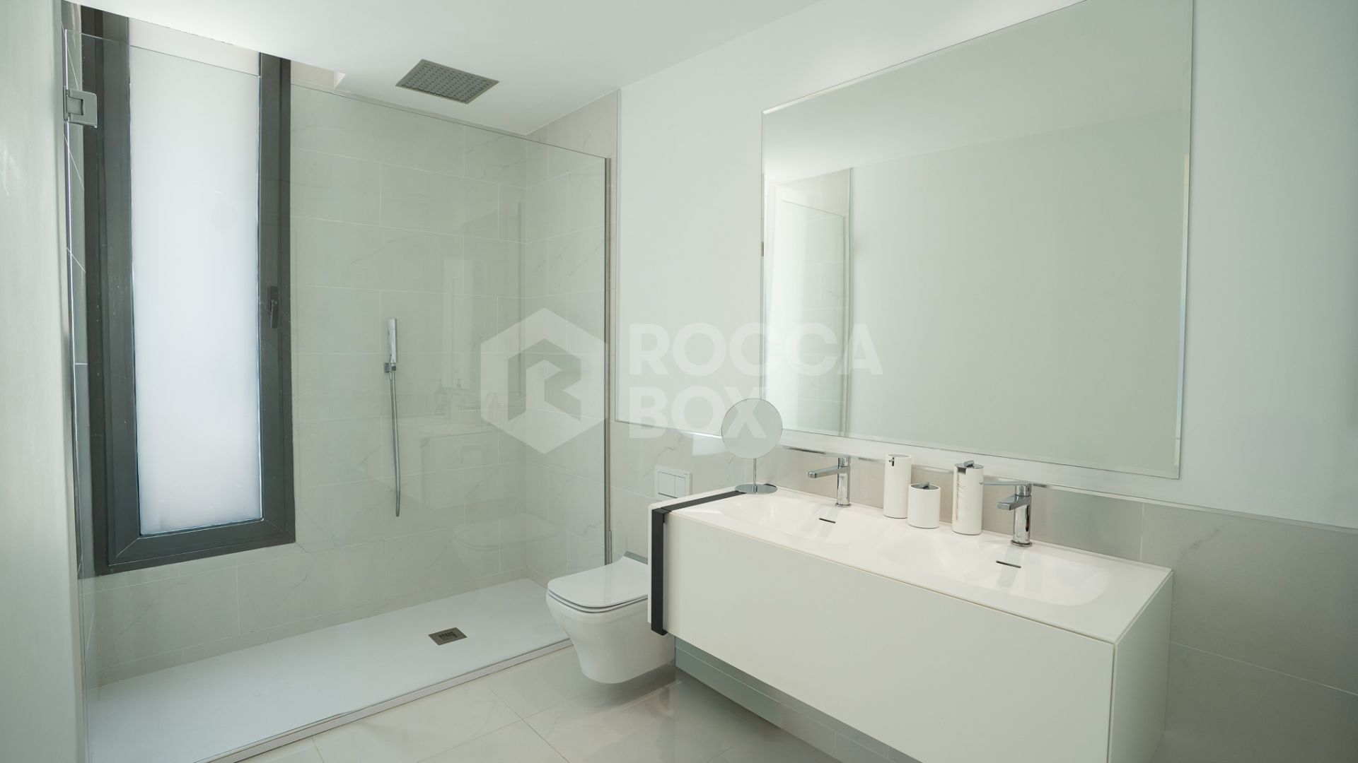 Spacious 4-Bedroom Duplex Apartment with Stunning Views Near Benahavis