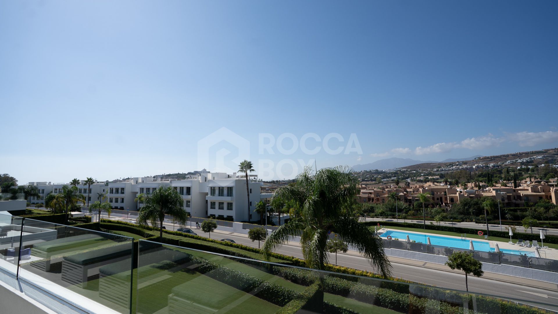 Spacious 4-Bedroom Duplex Apartment with Stunning Views Near Benahavis