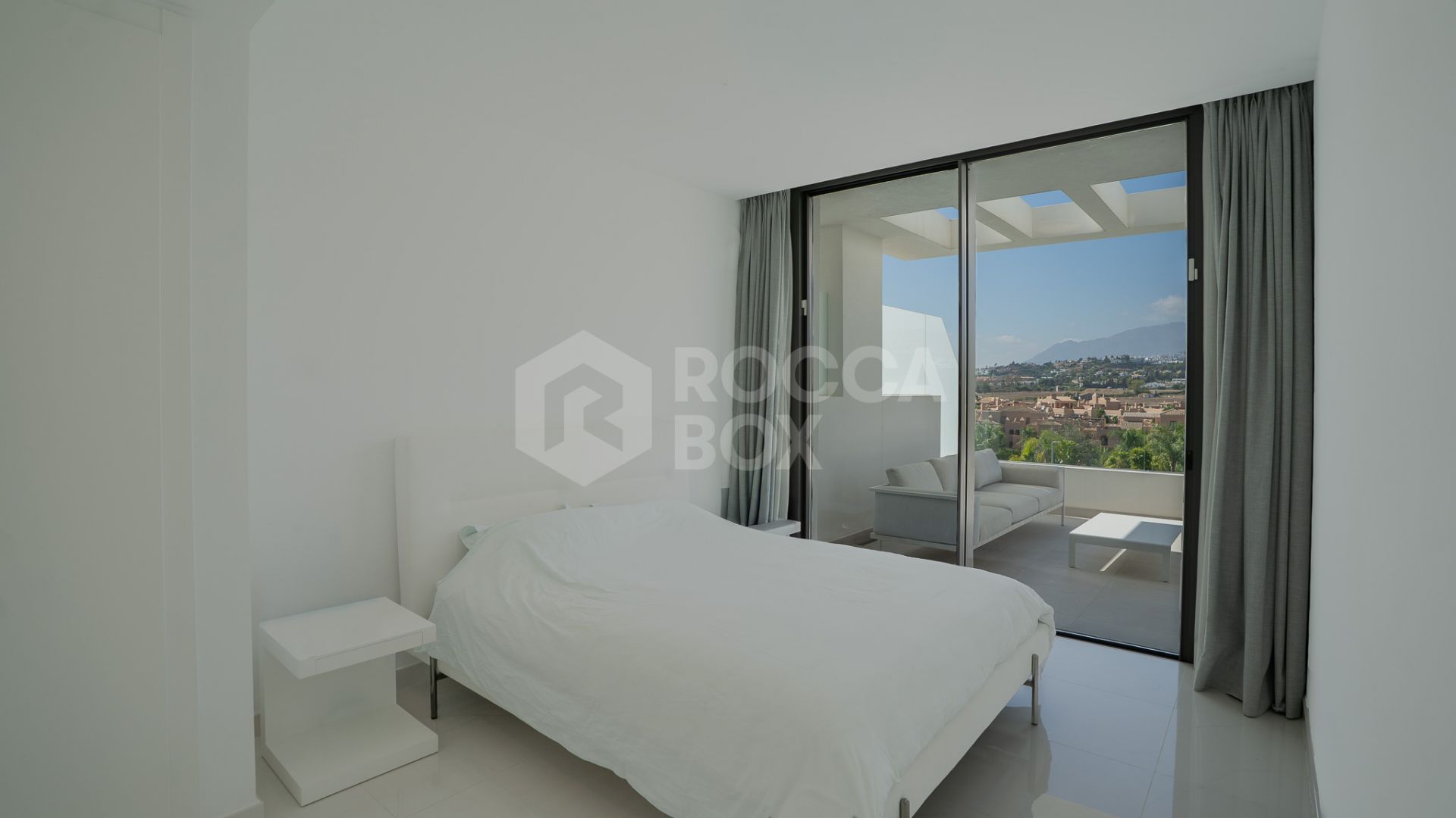 Spacious 4-Bedroom Duplex Apartment with Stunning Views Near Benahavis