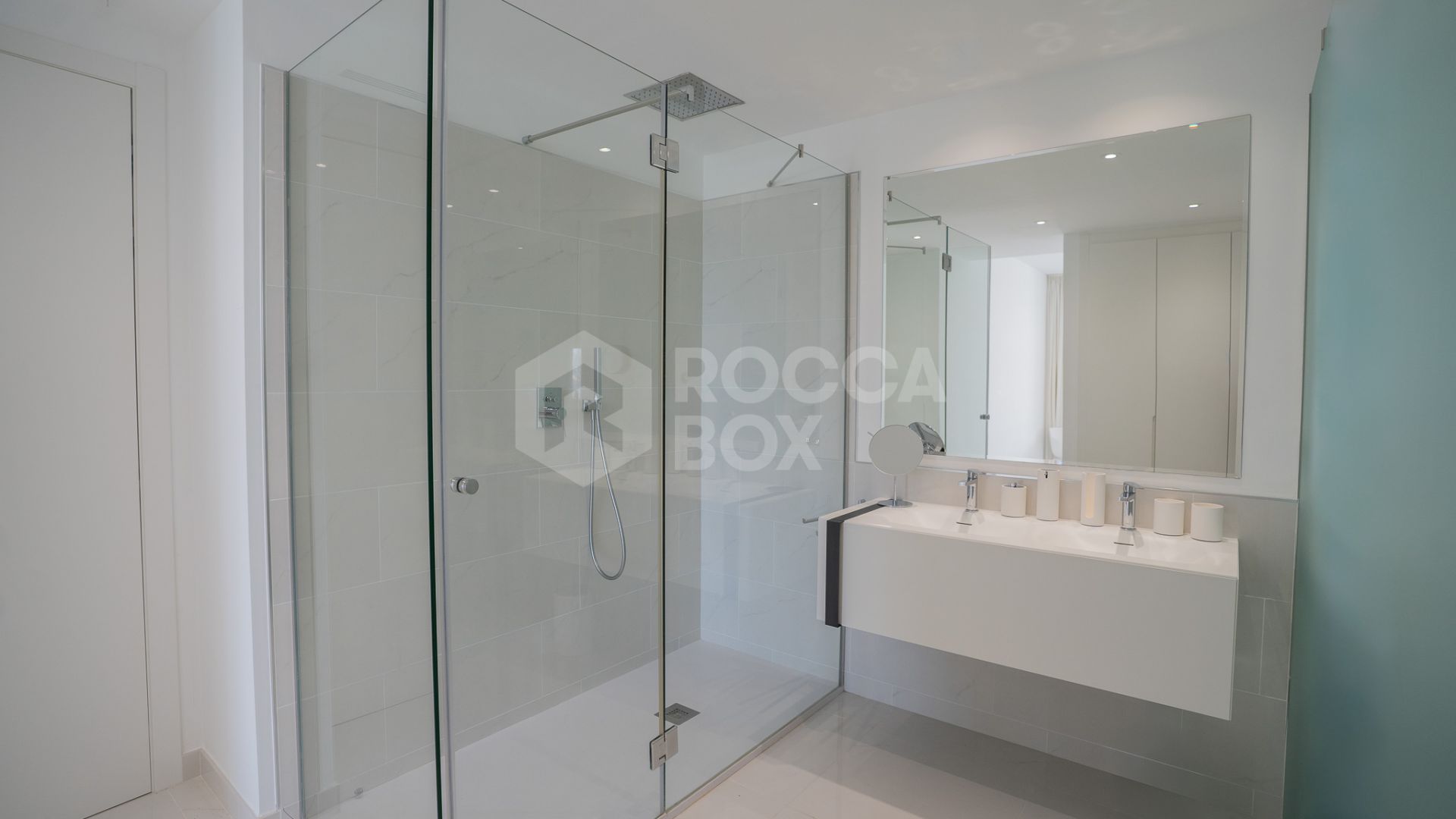 Spacious 4-Bedroom Duplex Apartment with Stunning Views Near Benahavis