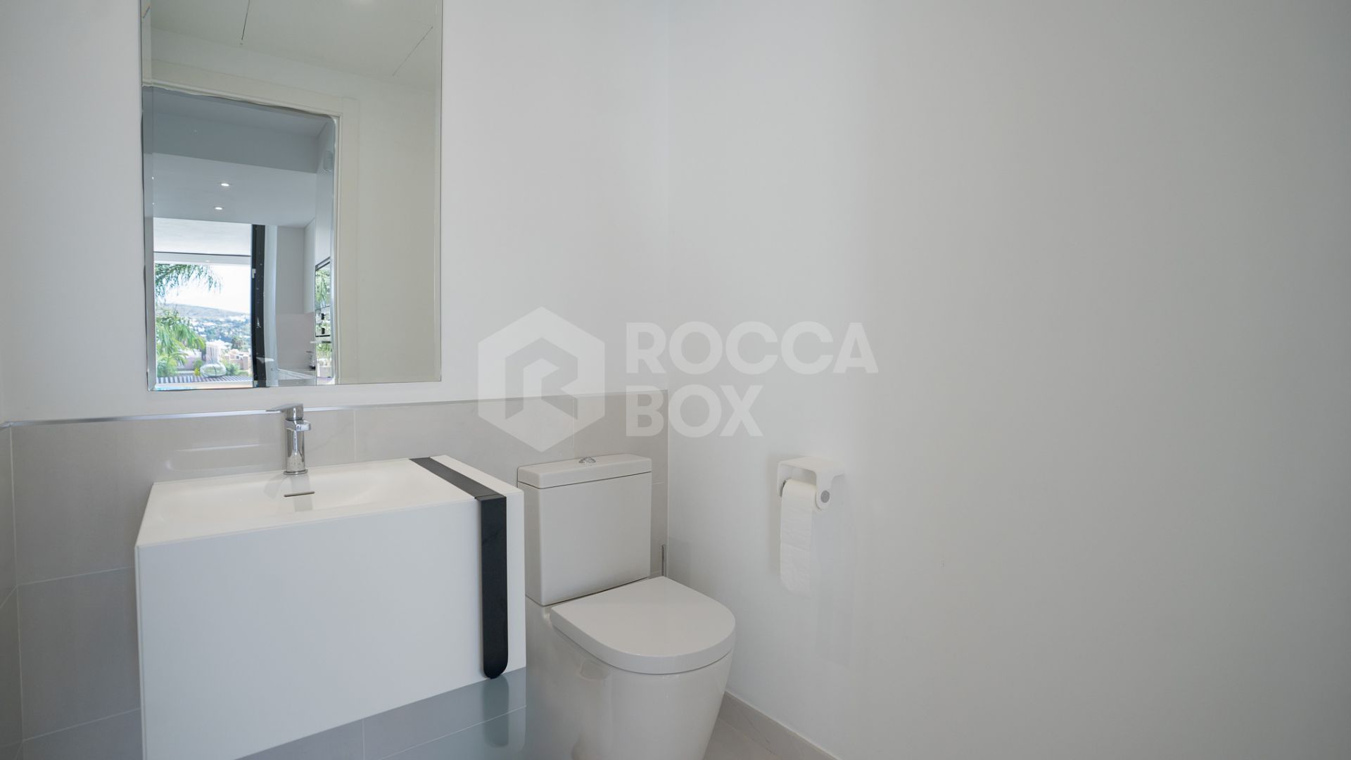 Spacious 4-Bedroom Duplex Apartment with Stunning Views Near Benahavis