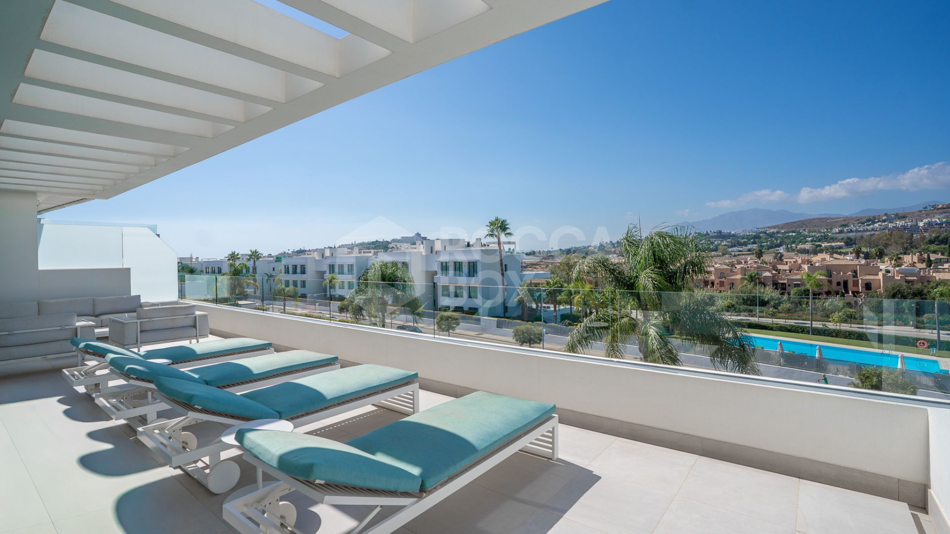 Spacious 4-Bedroom Duplex Apartment with Stunning Views Near Benahavis