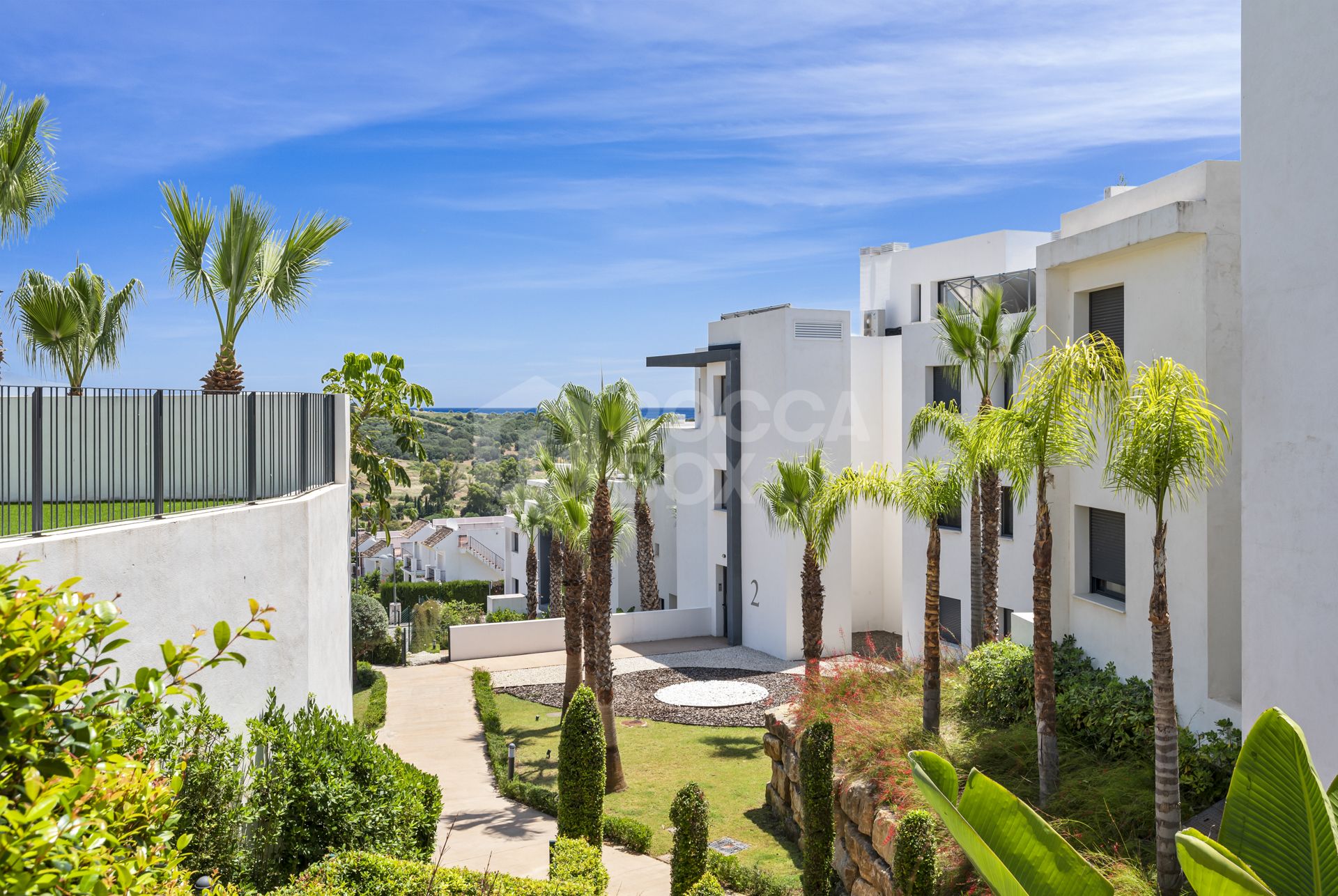 Modern Ground-Floor Apartment with Private Garden in Estepona Golf