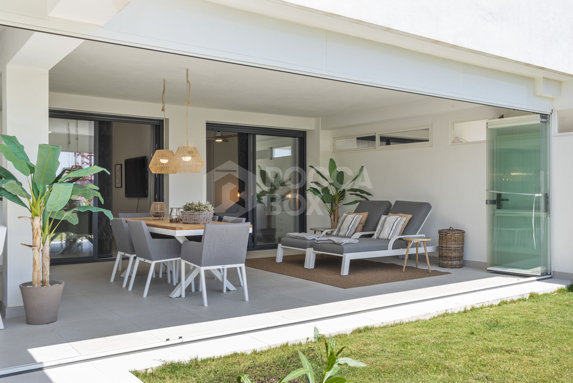 Modern Ground-Floor Apartment with Private Garden in Estepona Golf