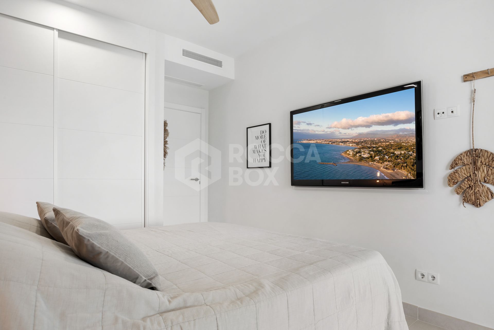 Modern Ground-Floor Apartment with Private Garden in Estepona Golf