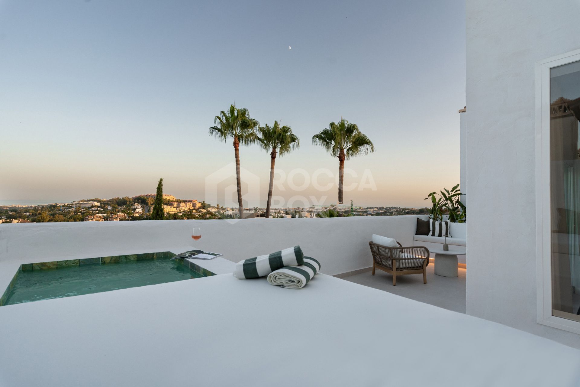 Sleek 3-Bedroom Corner Penthouse with Panoramic Sea Views