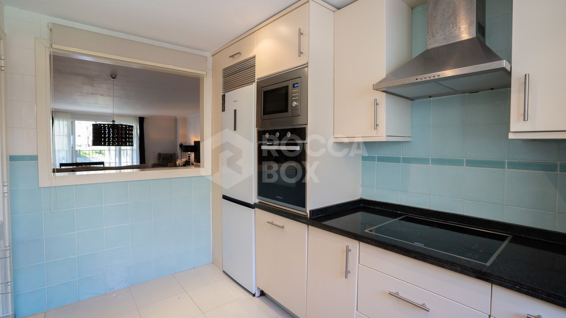 Elegant Frontline Marina Apartment with Panoramic Views