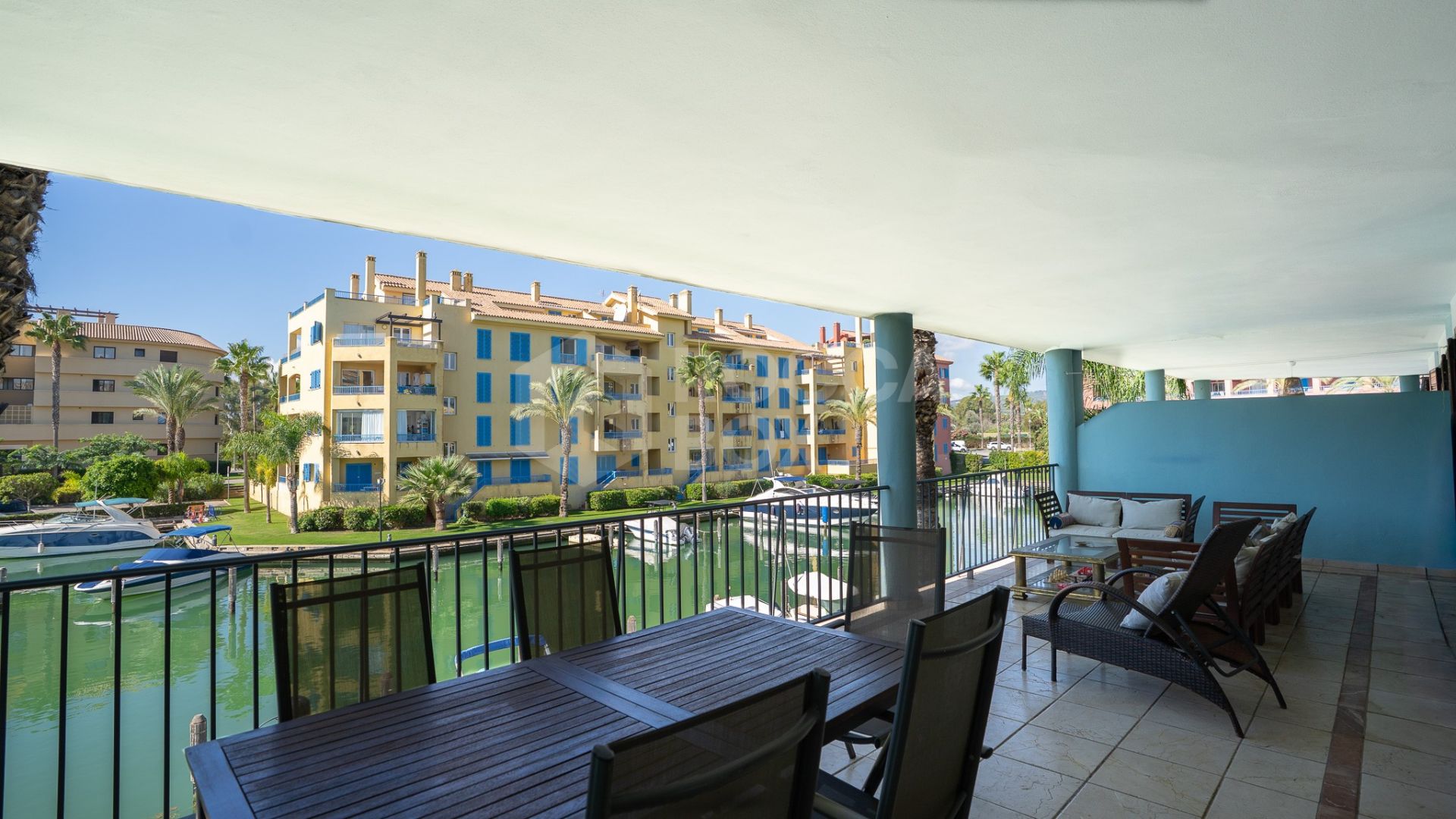 Elegant Frontline Marina Apartment with Panoramic Views