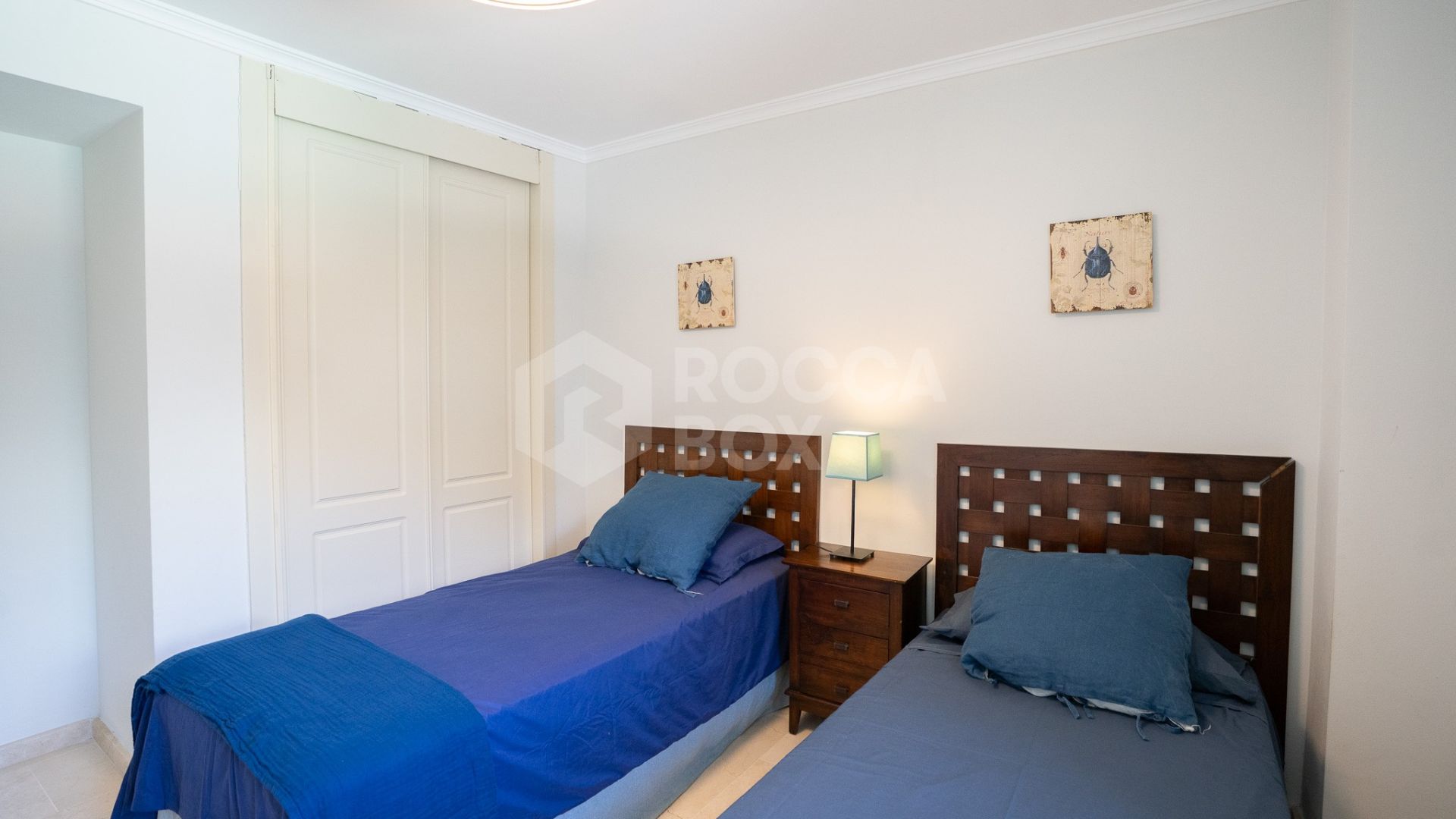 Elegant Frontline Marina Apartment with Panoramic Views