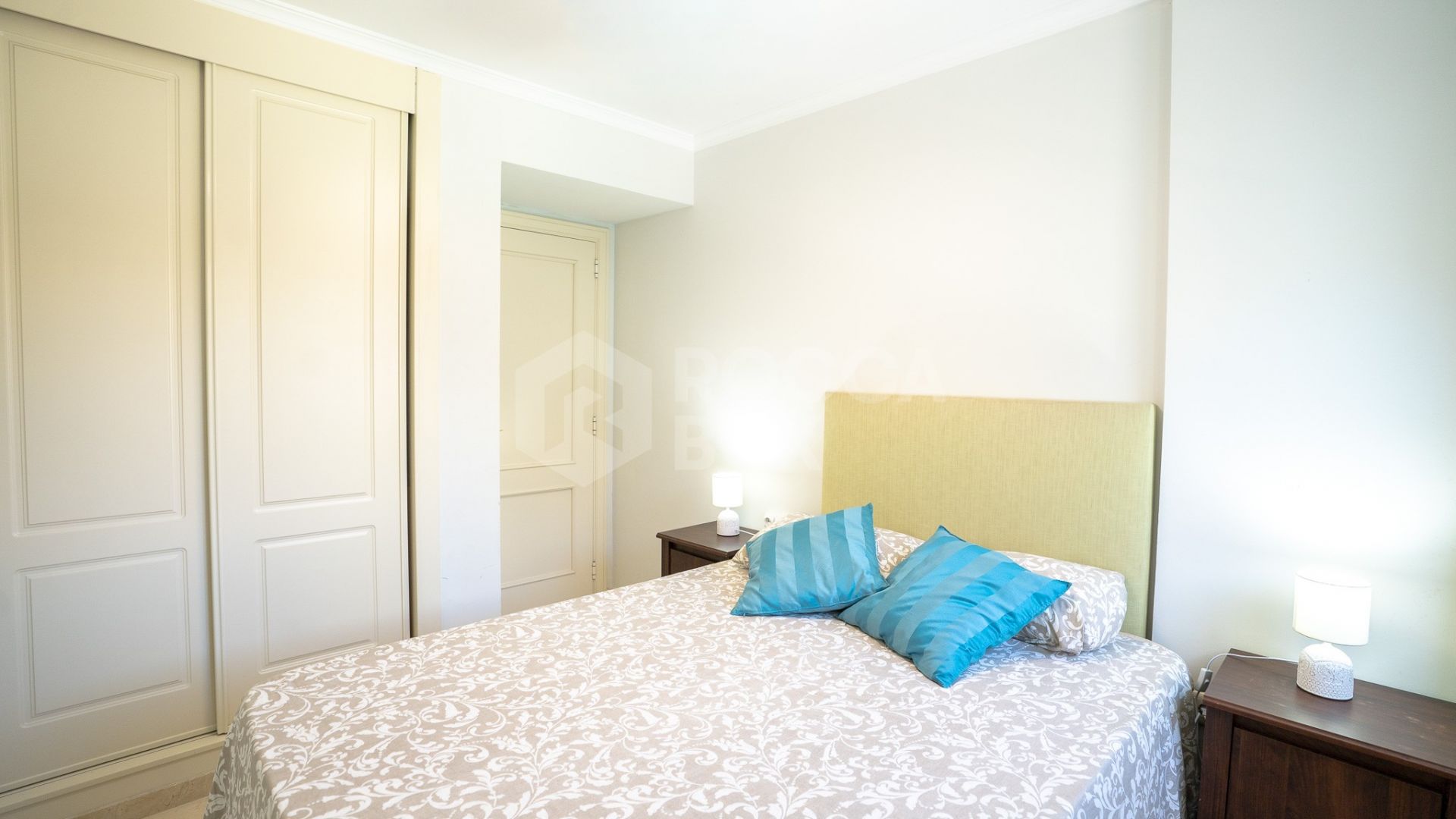 Elegant Frontline Marina Apartment with Panoramic Views