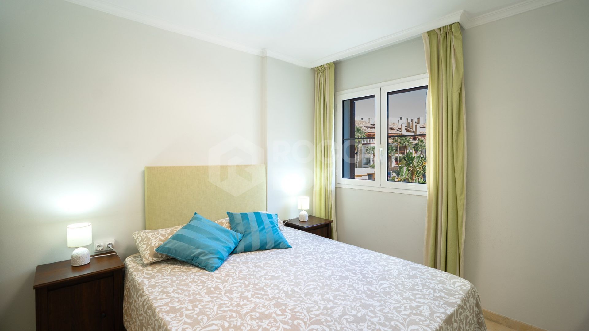 Elegant Frontline Marina Apartment with Panoramic Views