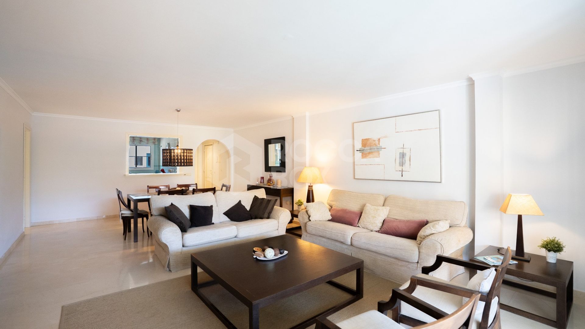 Elegant Frontline Marina Apartment with Panoramic Views