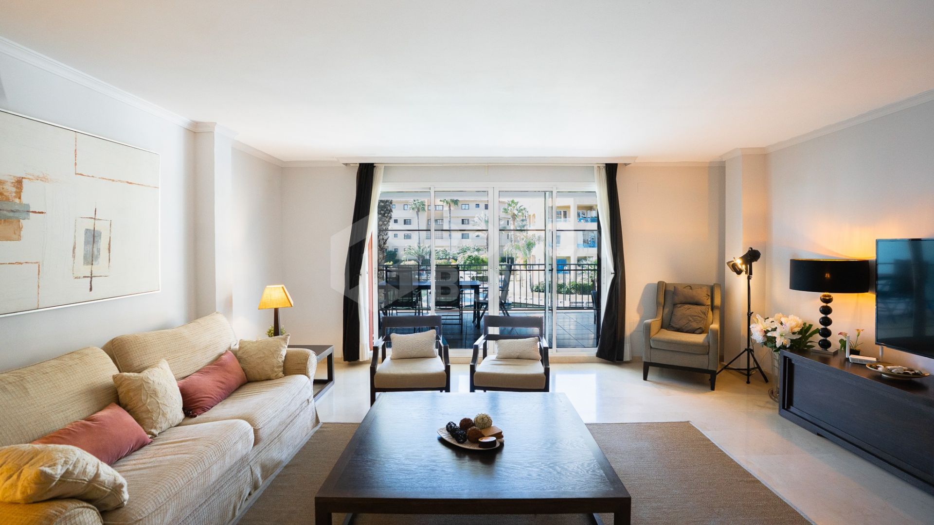 Elegant Frontline Marina Apartment with Panoramic Views