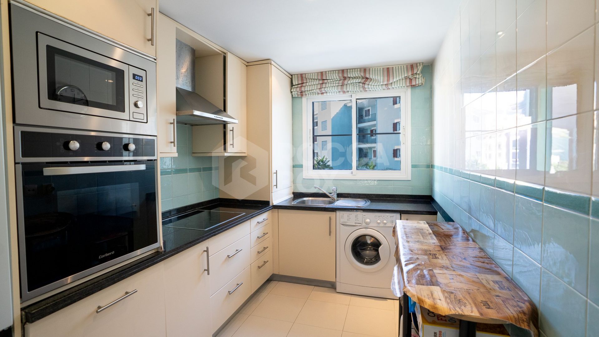 Elegant Frontline Marina Apartment with Panoramic Views