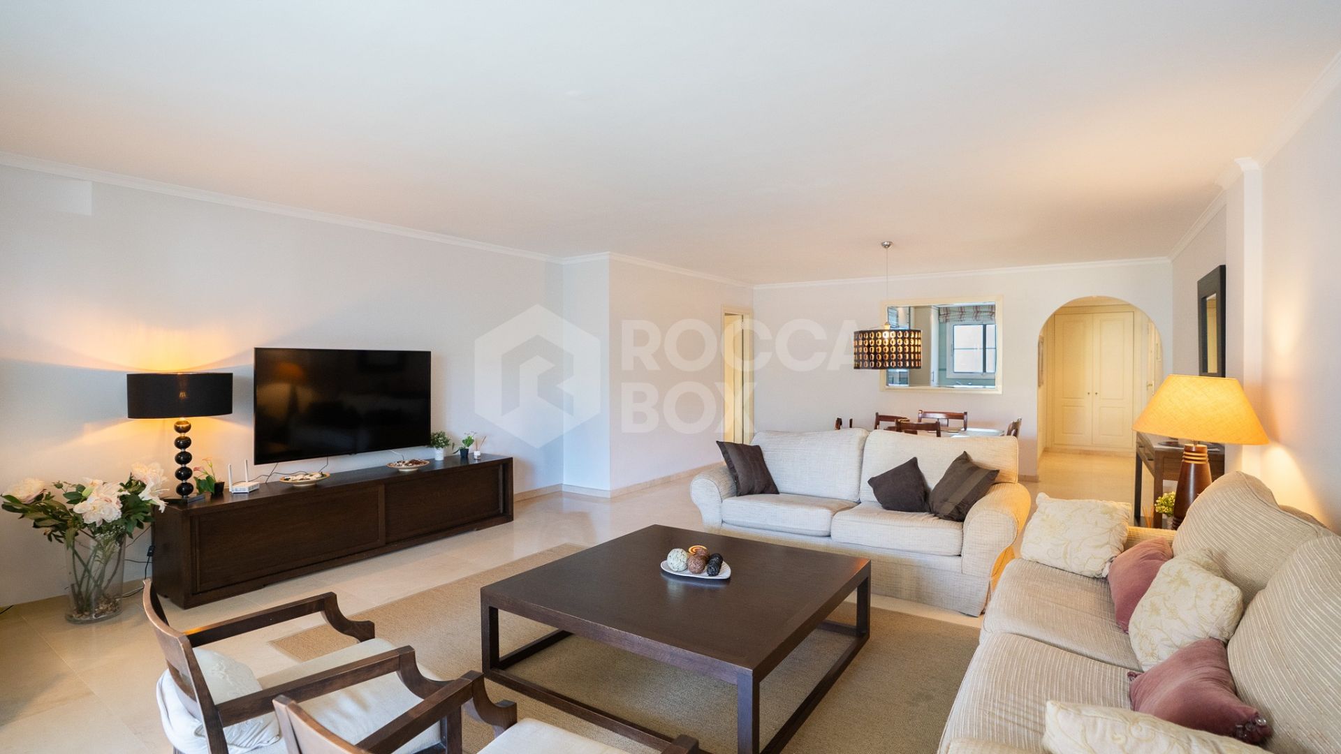 Elegant Frontline Marina Apartment with Panoramic Views