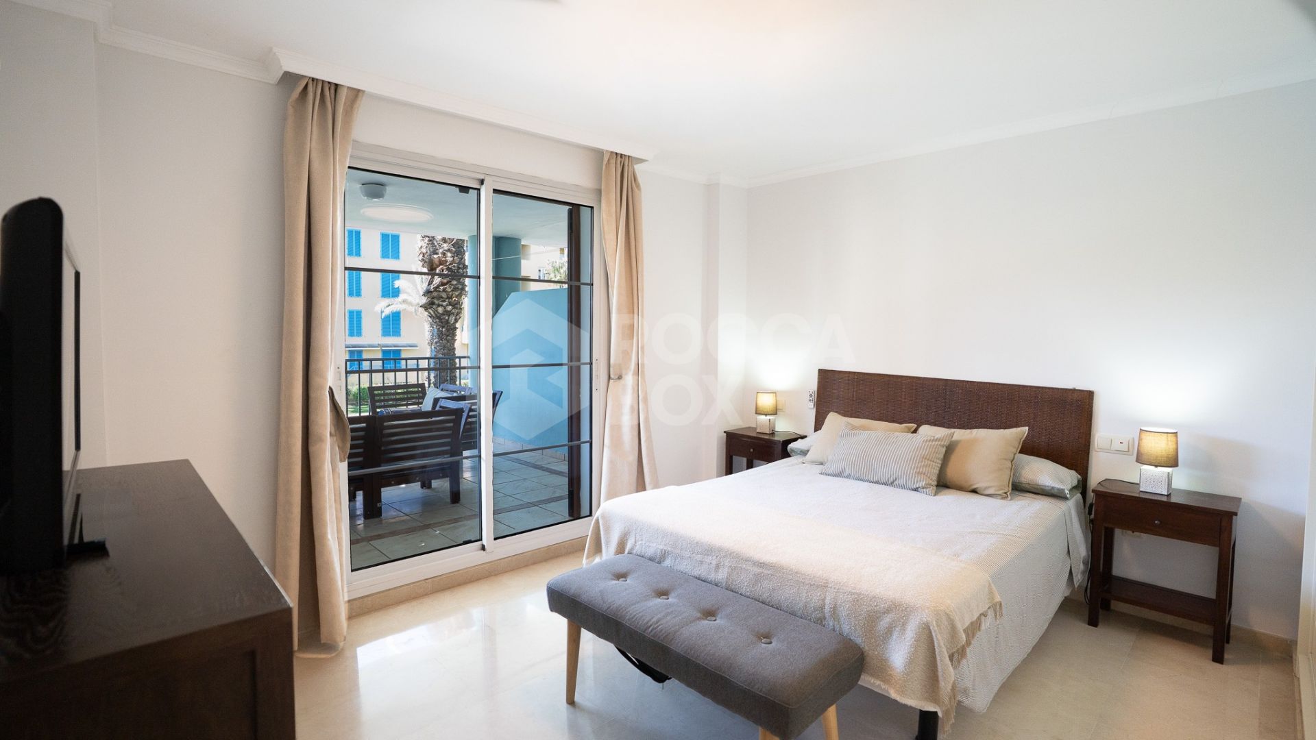 Elegant Frontline Marina Apartment with Panoramic Views