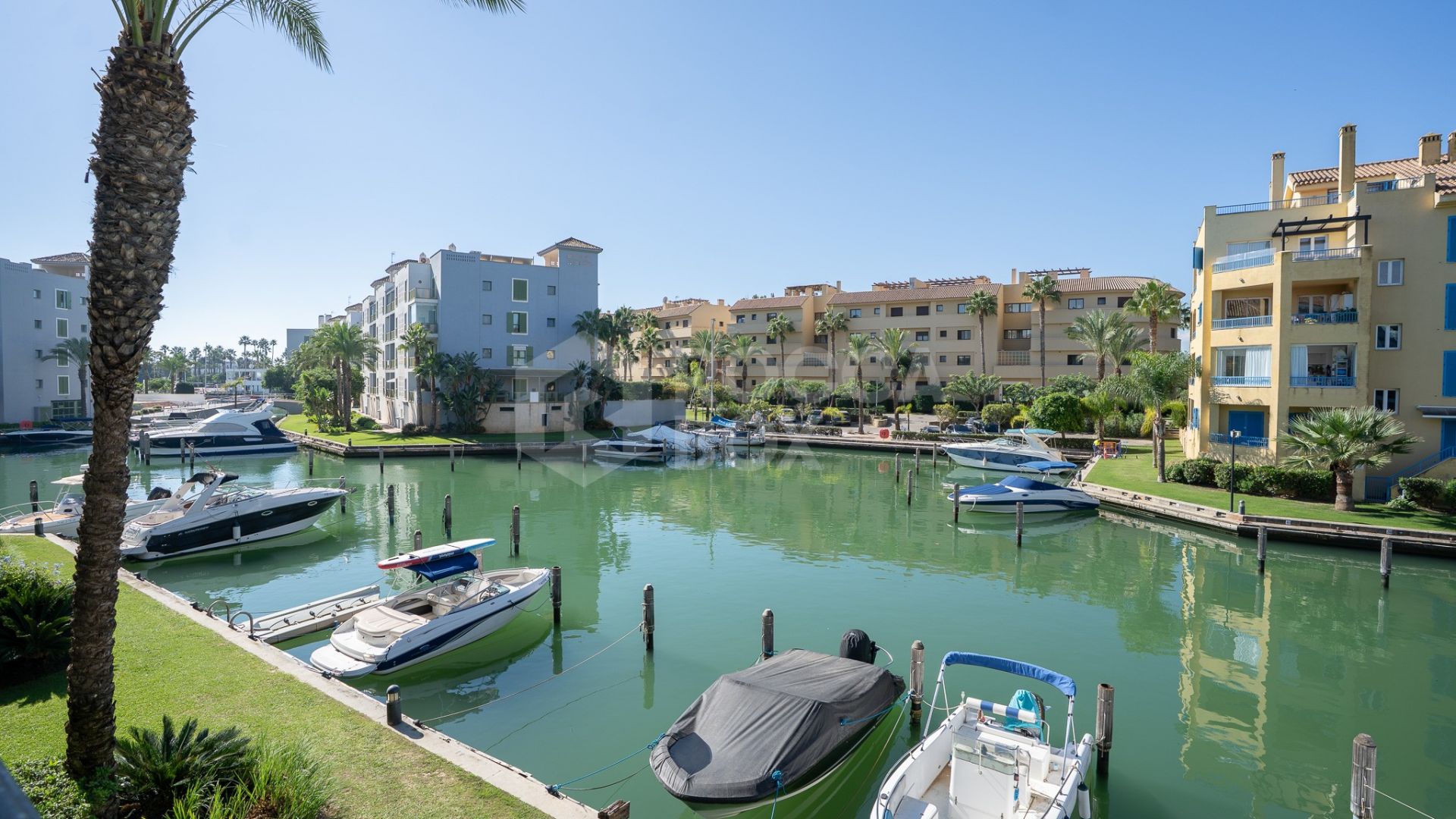 Elegant Frontline Marina Apartment with Panoramic Views